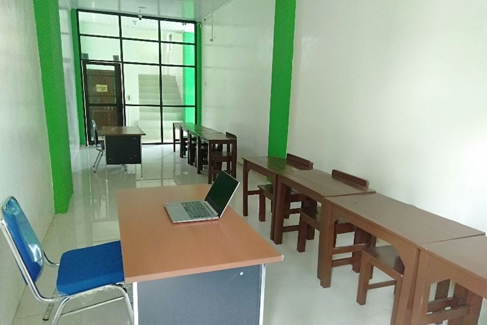 OYO 90930 Wisma Hana Hani 3
