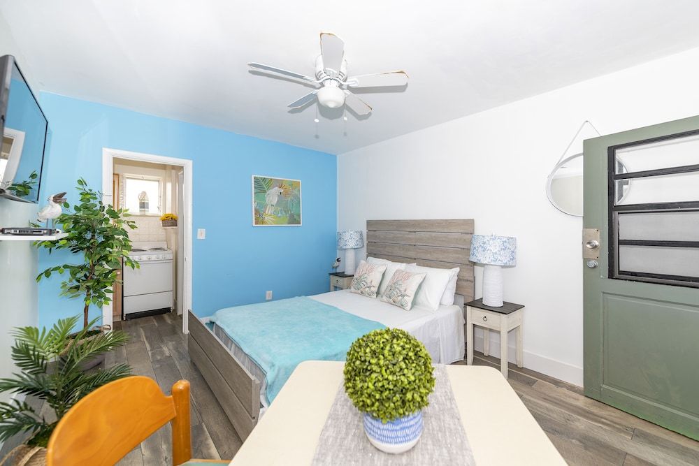 Tropic Isle Hotel and Apartment 3