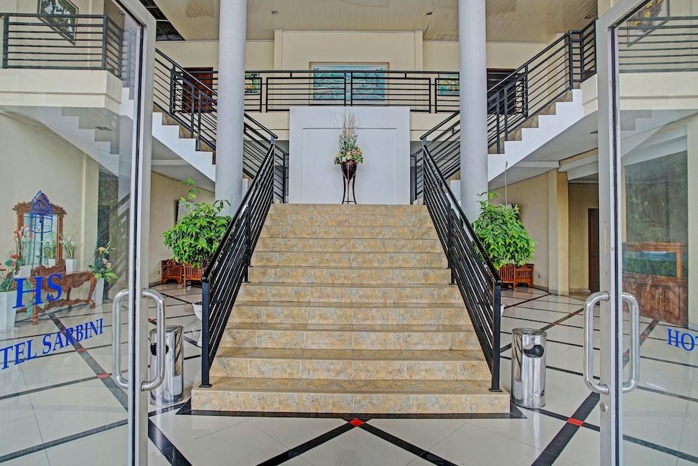 OYO 90947 Hotel Sarbini 3