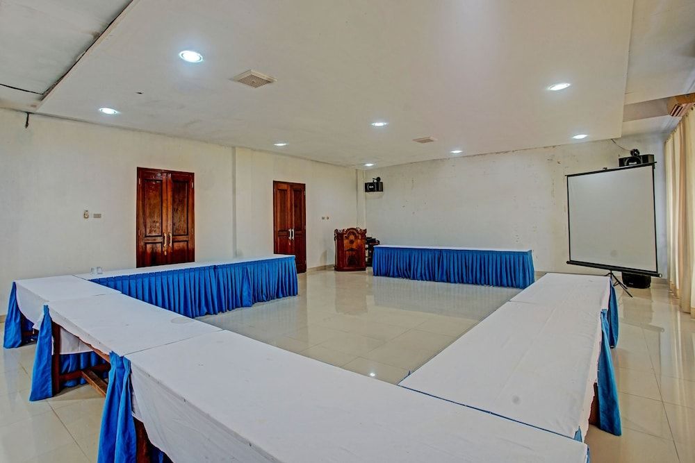 OYO 90947 Hotel Sarbini 2