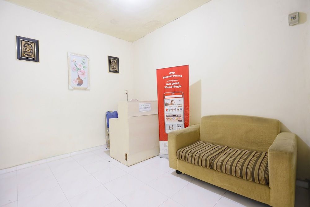 OYO 90998 Wisma Pinggir 2