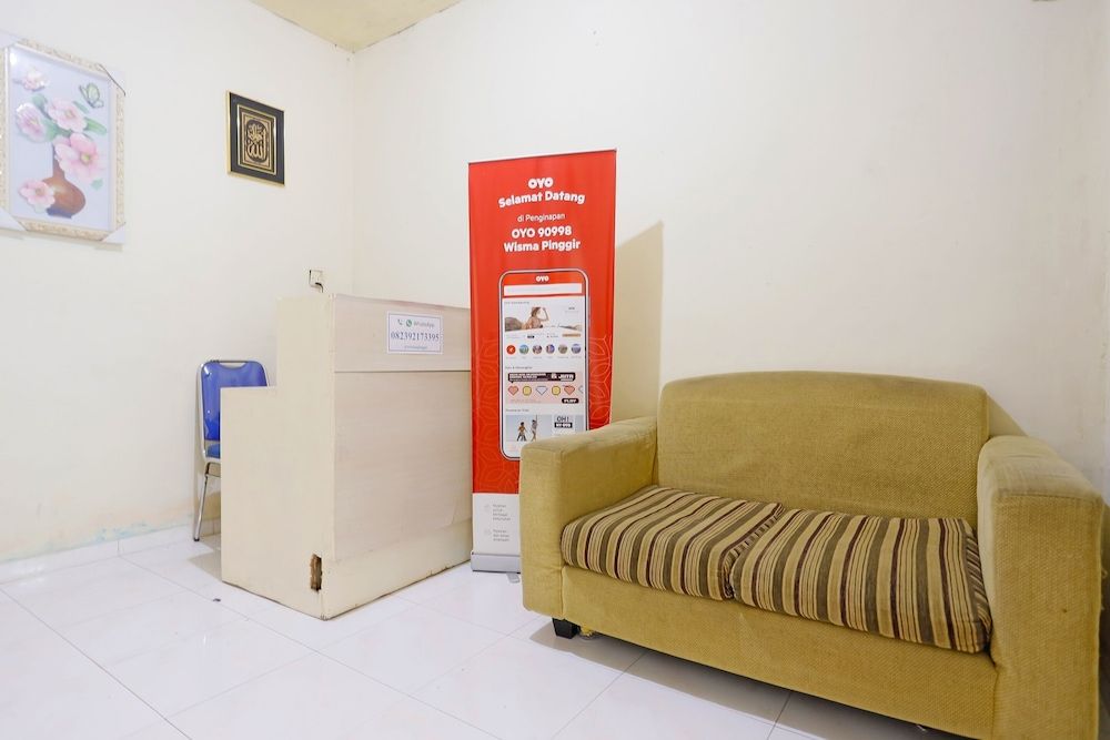 OYO 90998 Wisma Pinggir 3