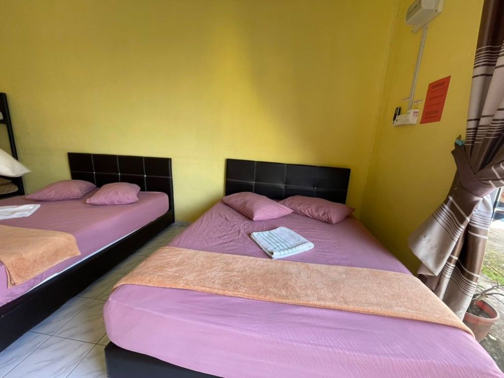 OYO Home 90424 Embun Homestay 3