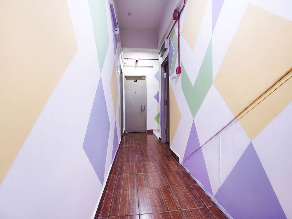 Hotel Night Queen salak Tinggi 3