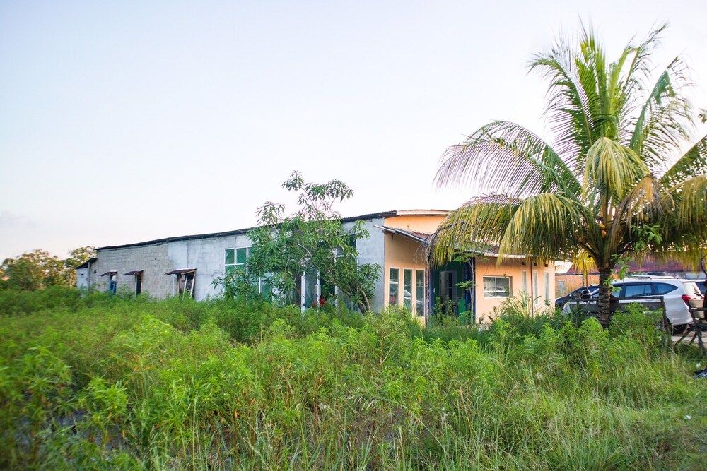 OYO 91051 Penginapan Pondok Ratu 354 2