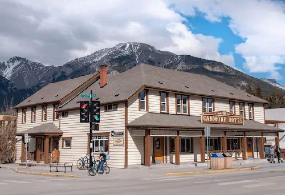 Party Hostel- Canmore Hotel Hostel