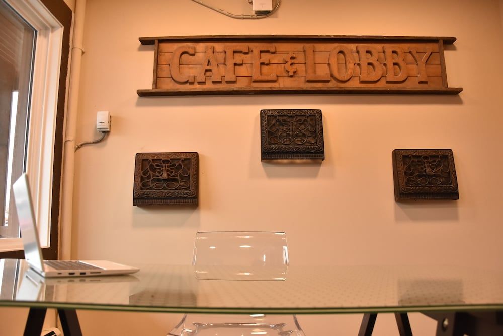 Party Hostel- Canmore Hotel Hostel 2