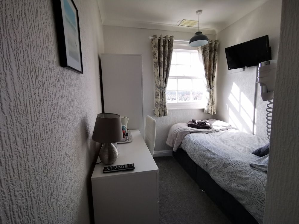 The Thoresby Guest House Scarborough 2