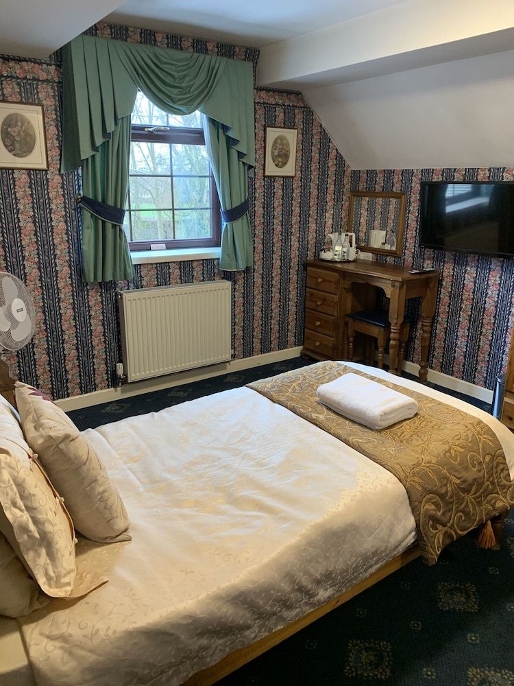 The Dog & Doublet Inn 2