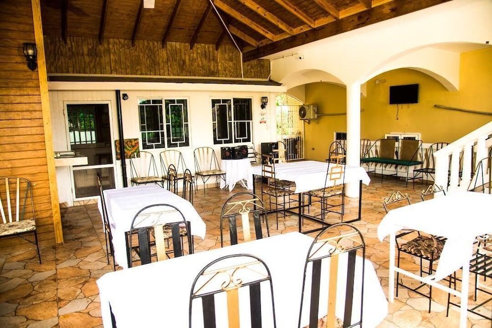 Dela de-Rose Guest House negril Jamaica 2