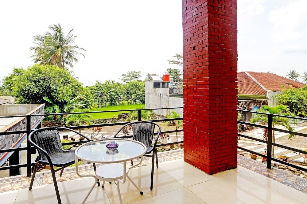 OYO 90878 Pakem Sari Hotel & Convetion 3