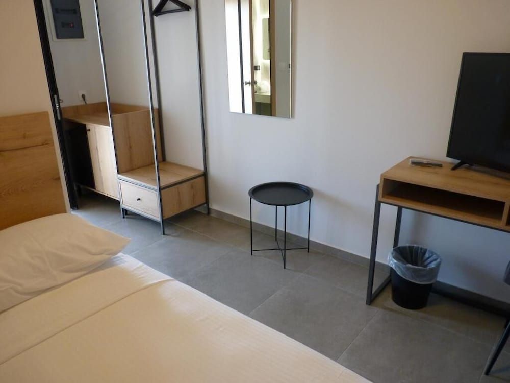 Comfort Suites and Rooms 2