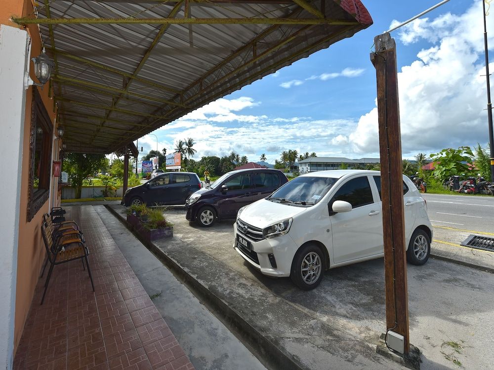 OYO 90561 Awan Biru Motel 3