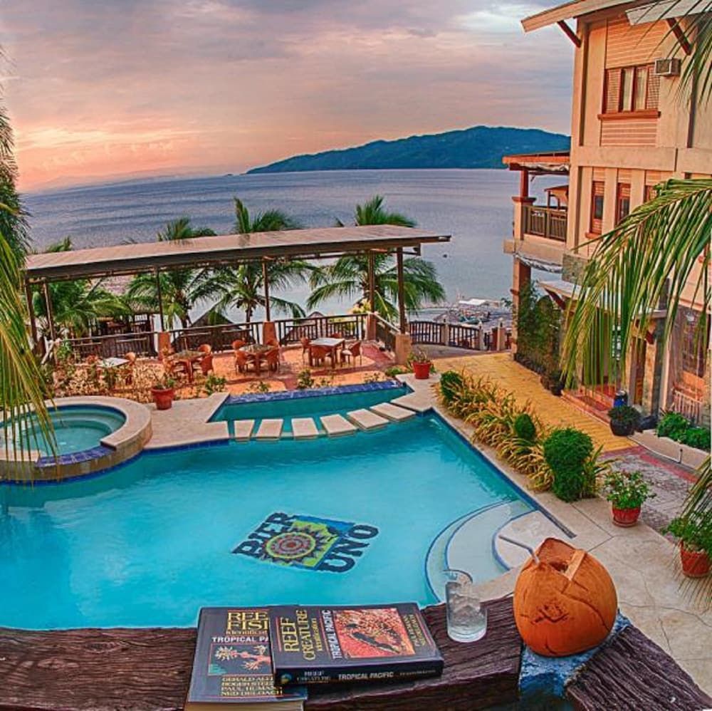 Pier Uno Dive Resort 1