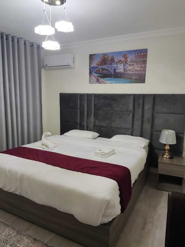 Golden Hotel 2