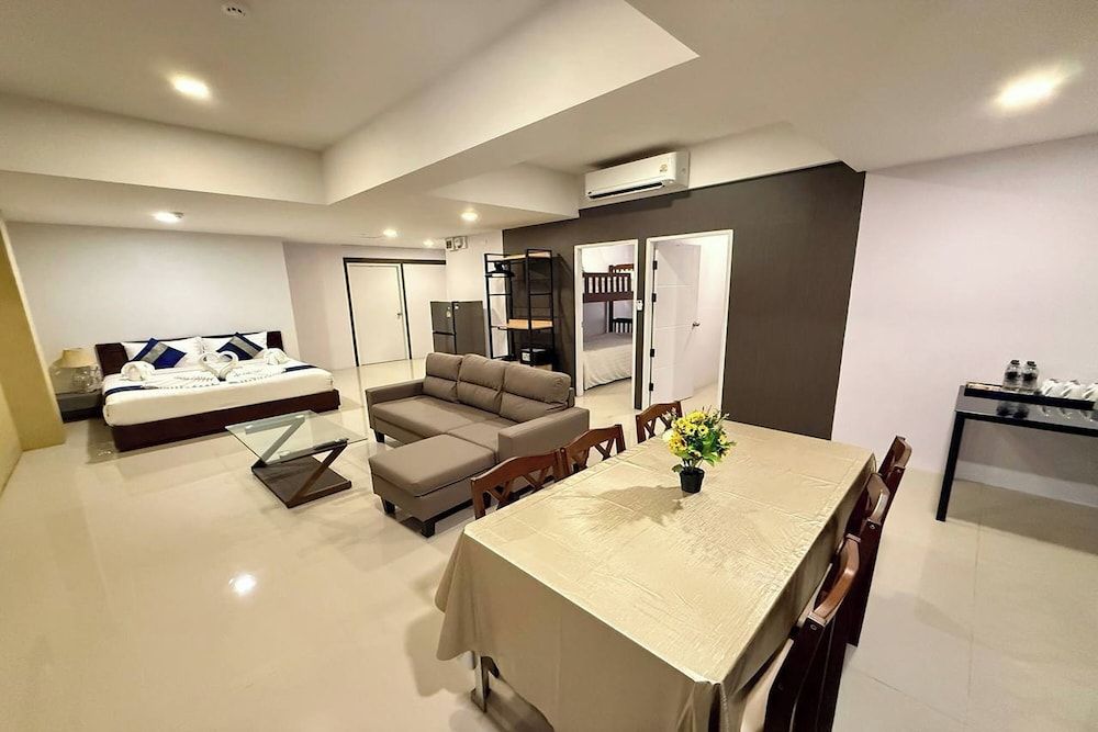 The Thames Pool Access Resort SHA+ 4 estrelas em Chalong