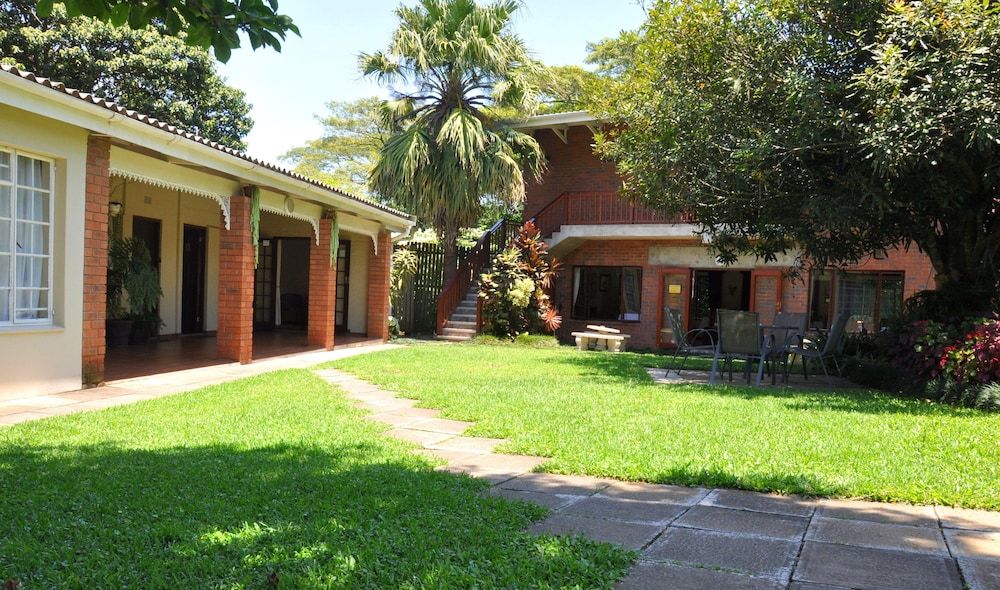 Birds of paradise B&B