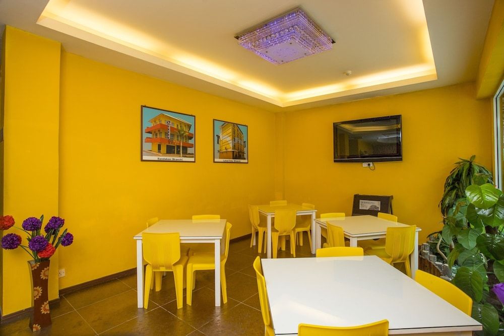 OYO 44037 King Park Hotel 2