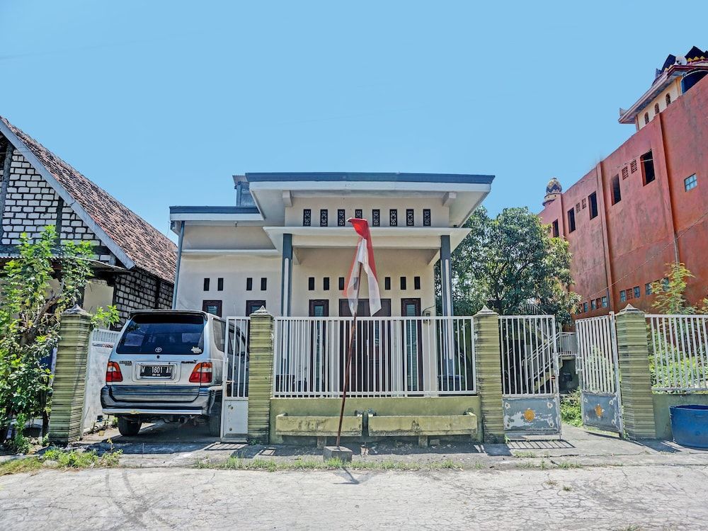 OYO Life 91600 Syariah Army Kost & Homestay 2 estrellas en Gresik