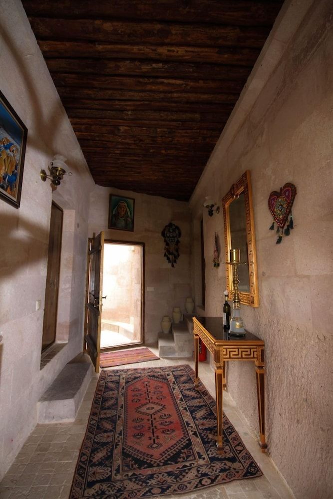 Valley Inn Cave Hotel 3