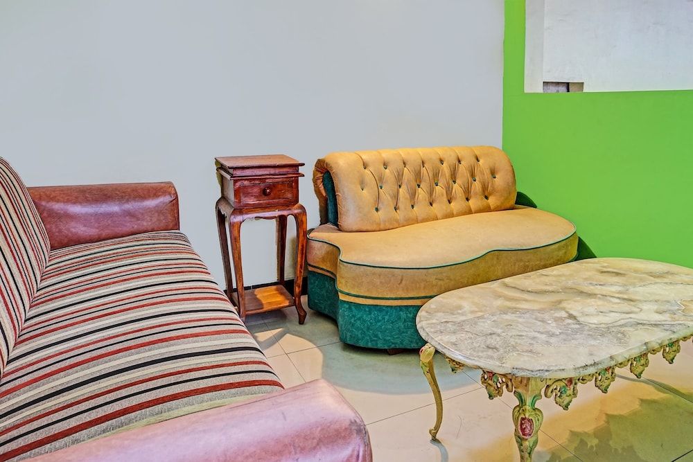 OYO 91599 Penginapan Mutiara Madiun 2