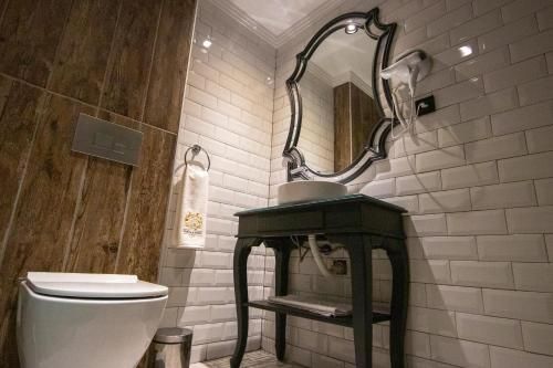 SHERLOCK HOMES HOTELS 2