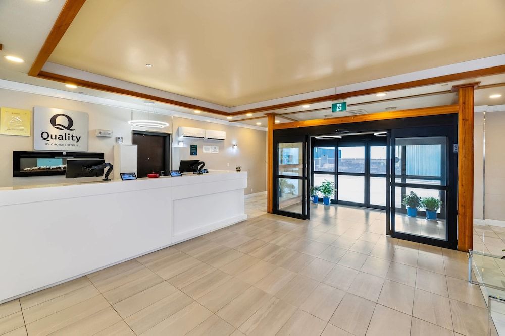 Quality Inn Sunshine Suites 3