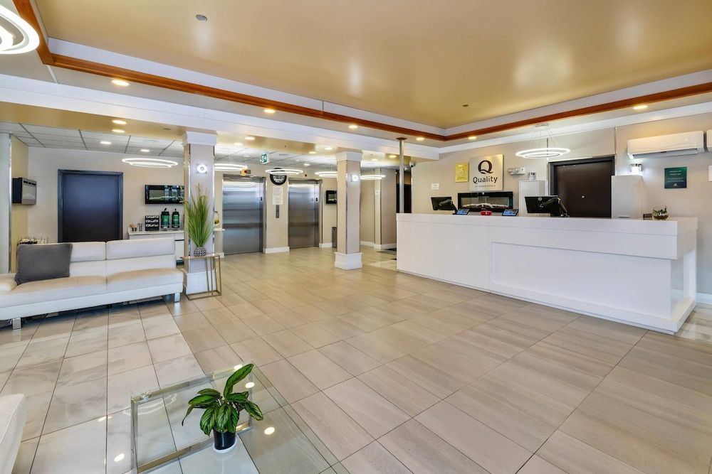 Quality Inn Sunshine Suites 2