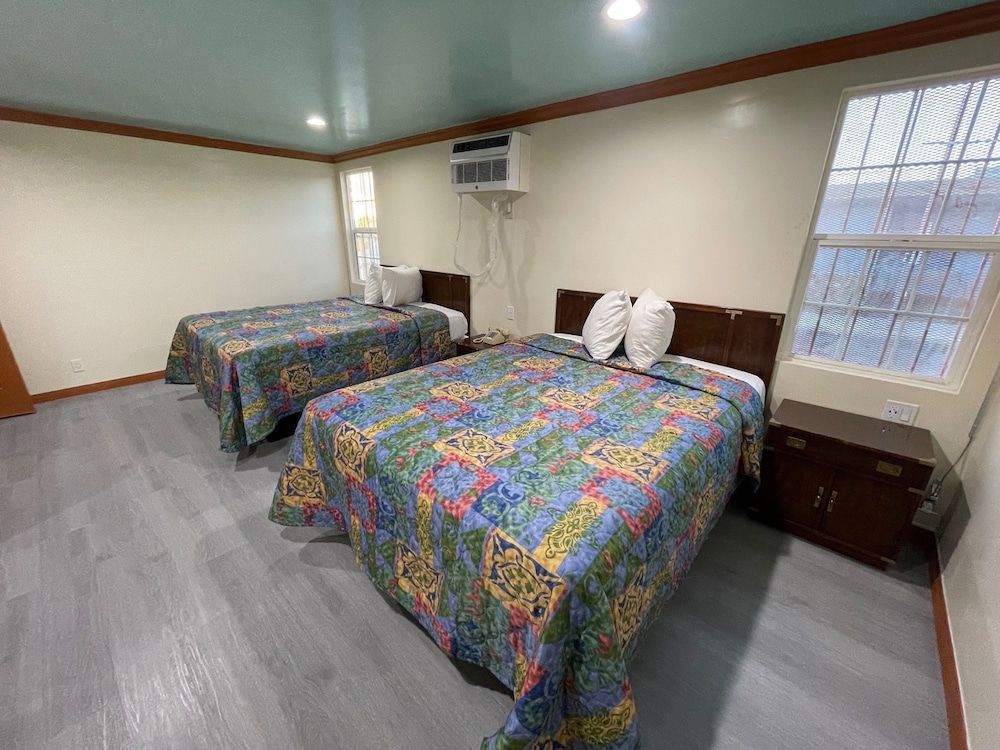 Hilltop Motor Inn 3