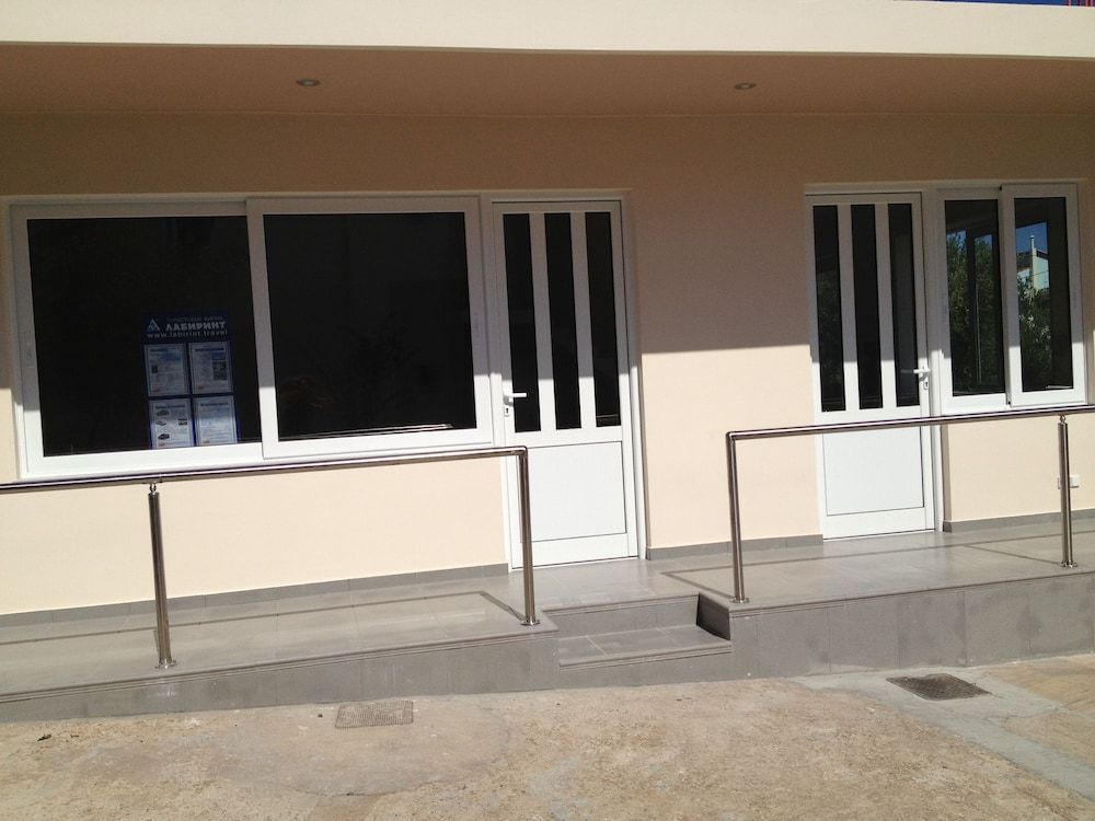 Amaryllis Front Beach Hotel 2