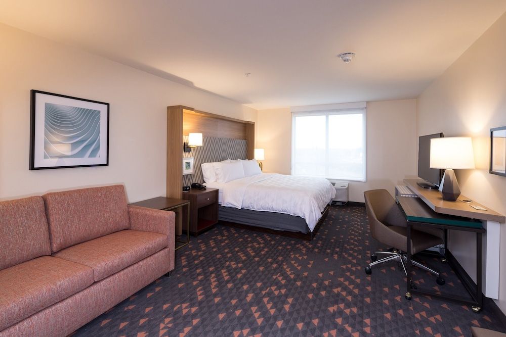 Holiday Inn & Suites Detroit - Troy by IHG 2