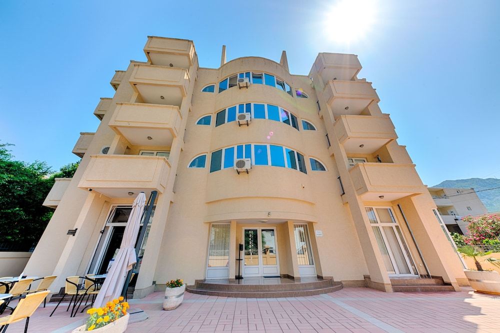 Hotel Dana 3 étoiles à Čanj