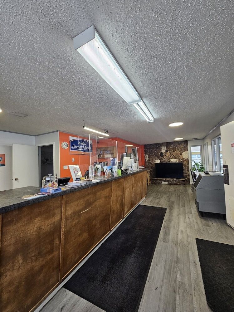 Howard Johnson by Wyndham Edson 3