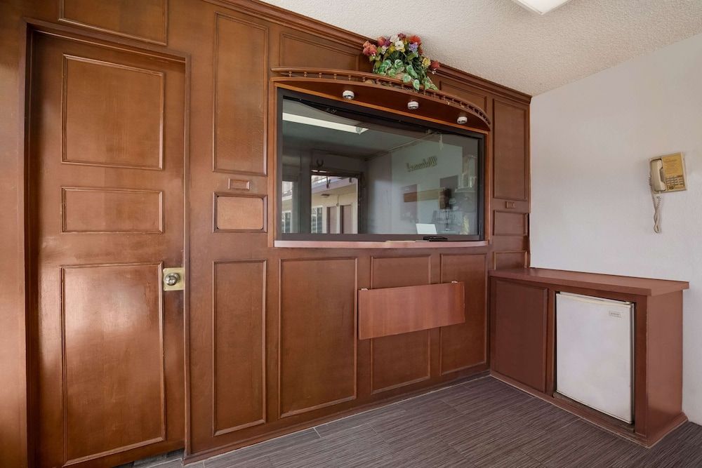 Rodeway Inn San Bernardino - Colton 3