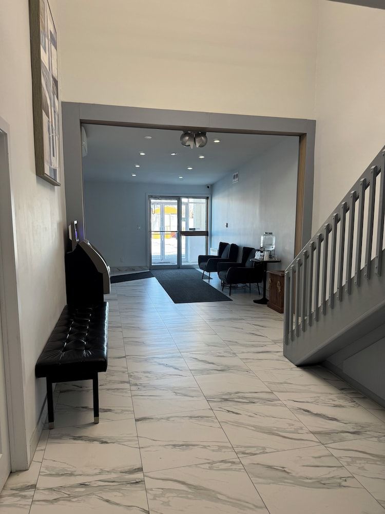 Travelodge by Wyndham Drummondville 2