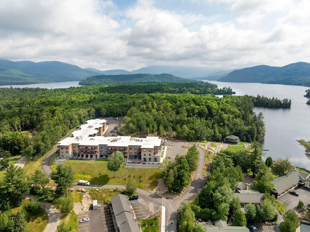 Cambria Hotel Lake Placid - Lakeside Resort -1 estrelas em Lake Placid