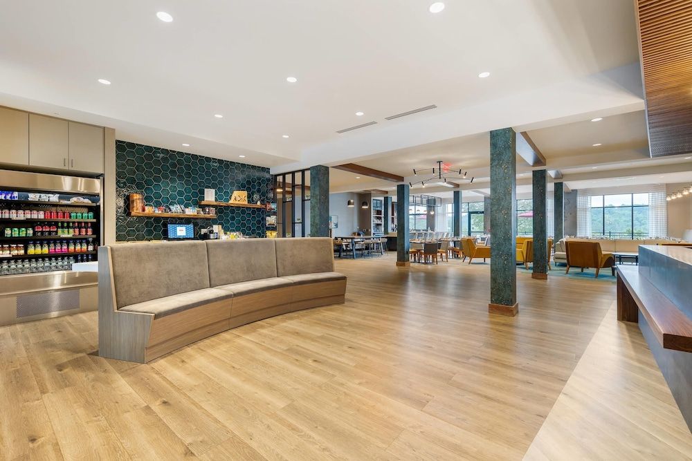 Cambria Hotel Lake Placid - Lakeside Resort 2