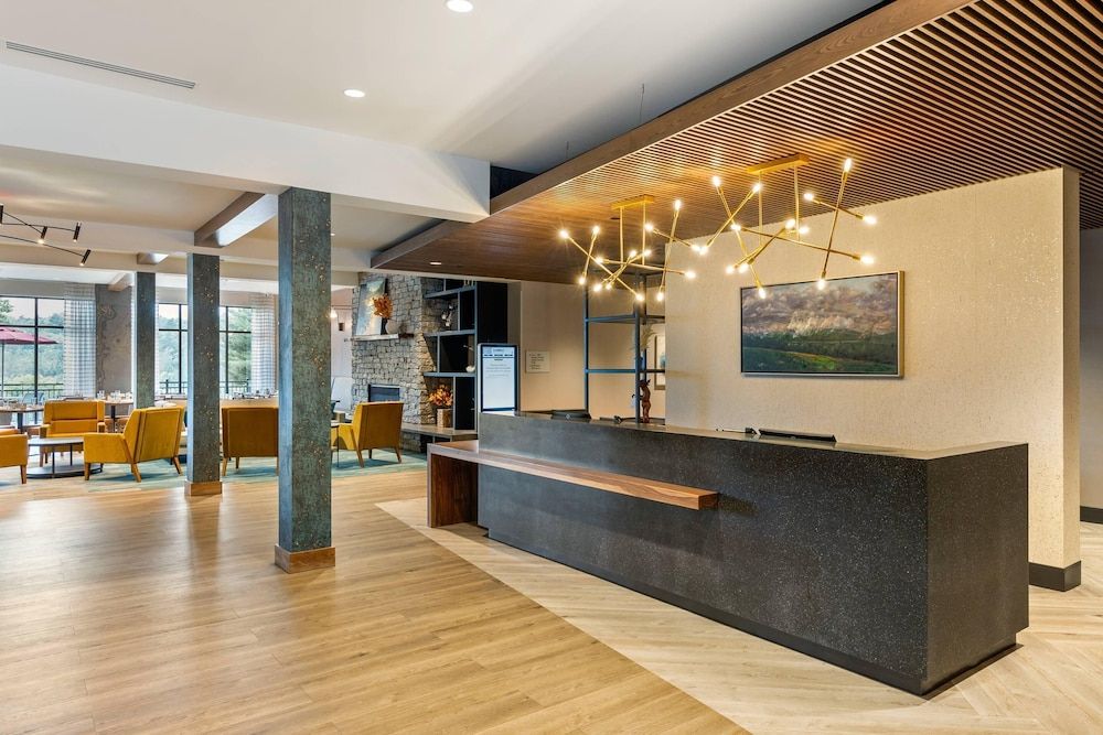 Cambria Hotel Lake Placid - Lakeside Resort 3