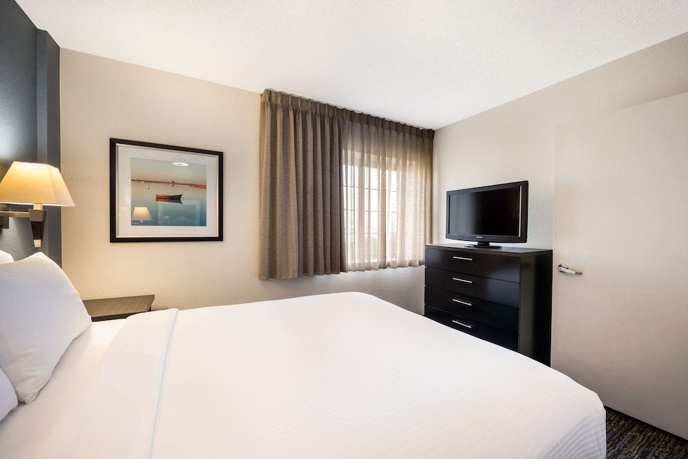 Sonesta Simply Suites Birmingham Hoover 3