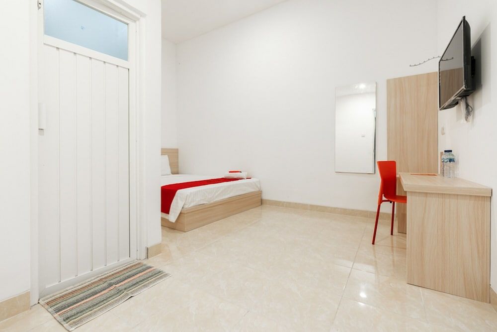 RedDoorz @ Graha Cemerlang Maros 3