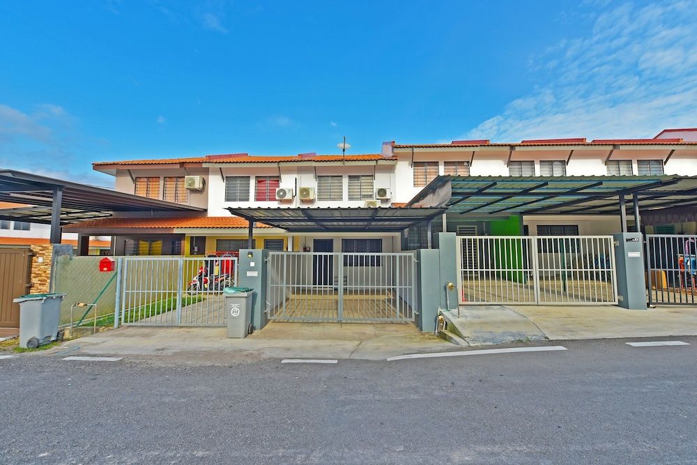 OYO 90493 JL Homestay