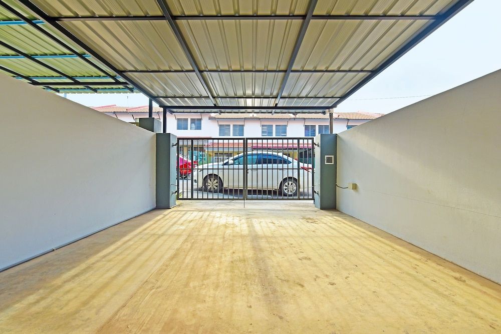 OYO 90493 JL Homestay 3