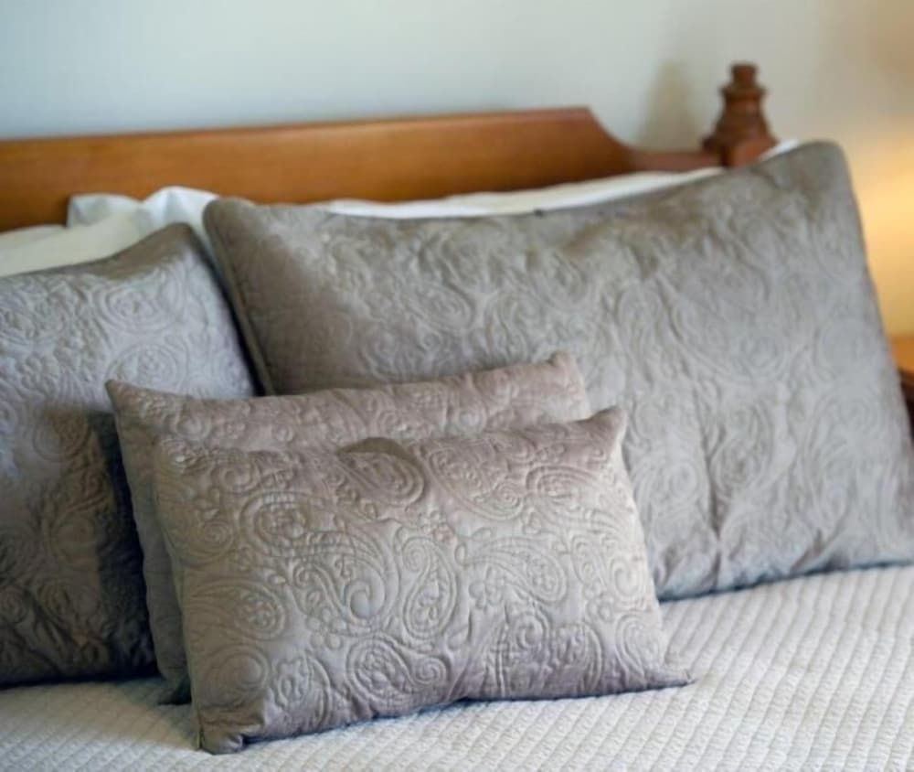 Mystery Bay Cottages 2