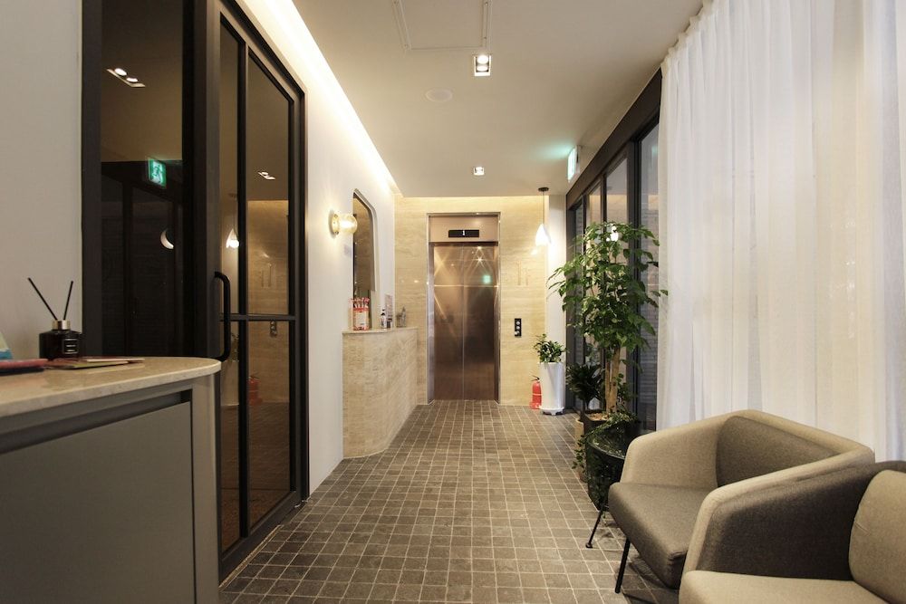 Seven Bricks Hotel 2