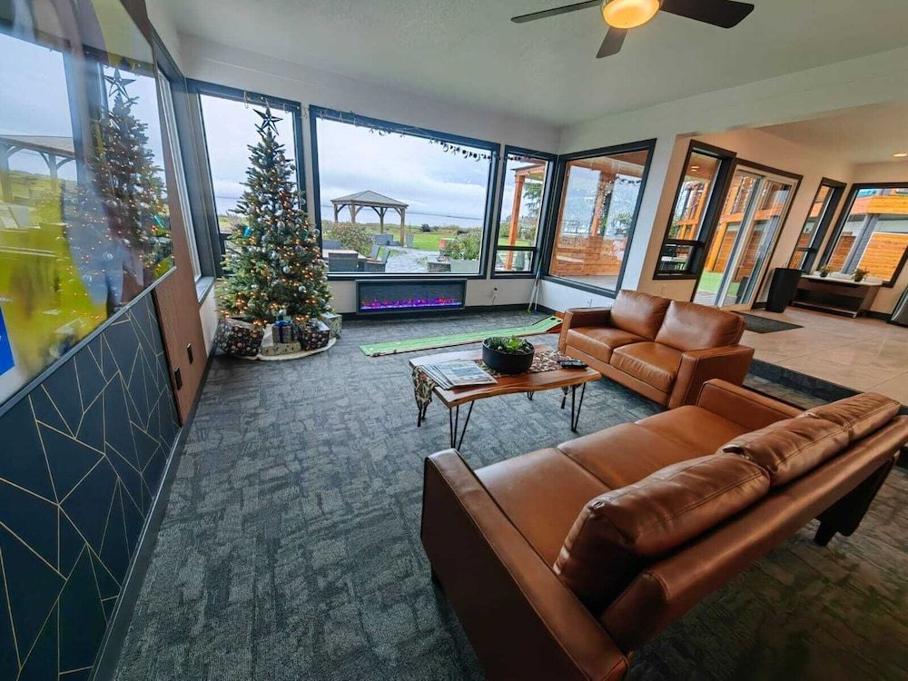 Sea Edge Beachside Hotel 3