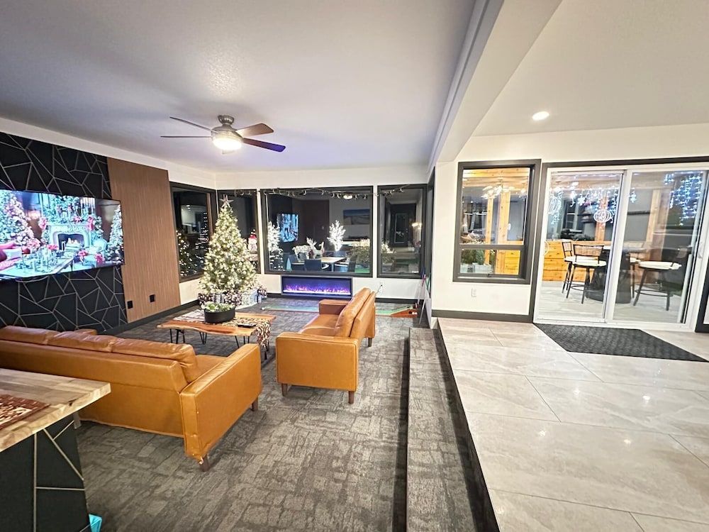 Sea Edge Beachside Hotel 2