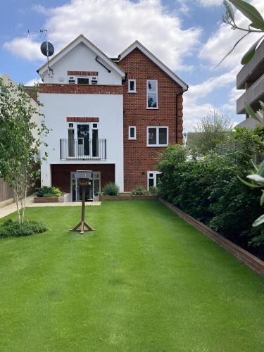 Hybrid Resi - London, New Malden near Richmond - Wimbledon 3 estrellas en Londres