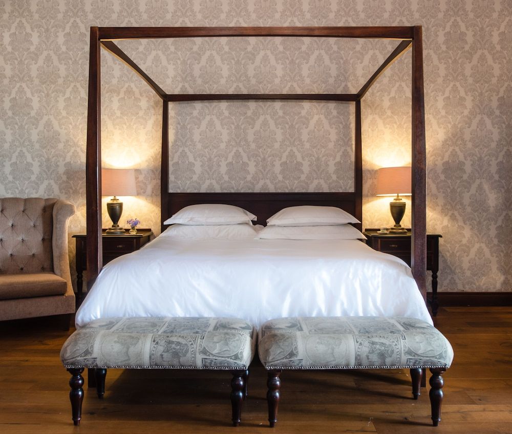 Under Oaks Guesthouse 2