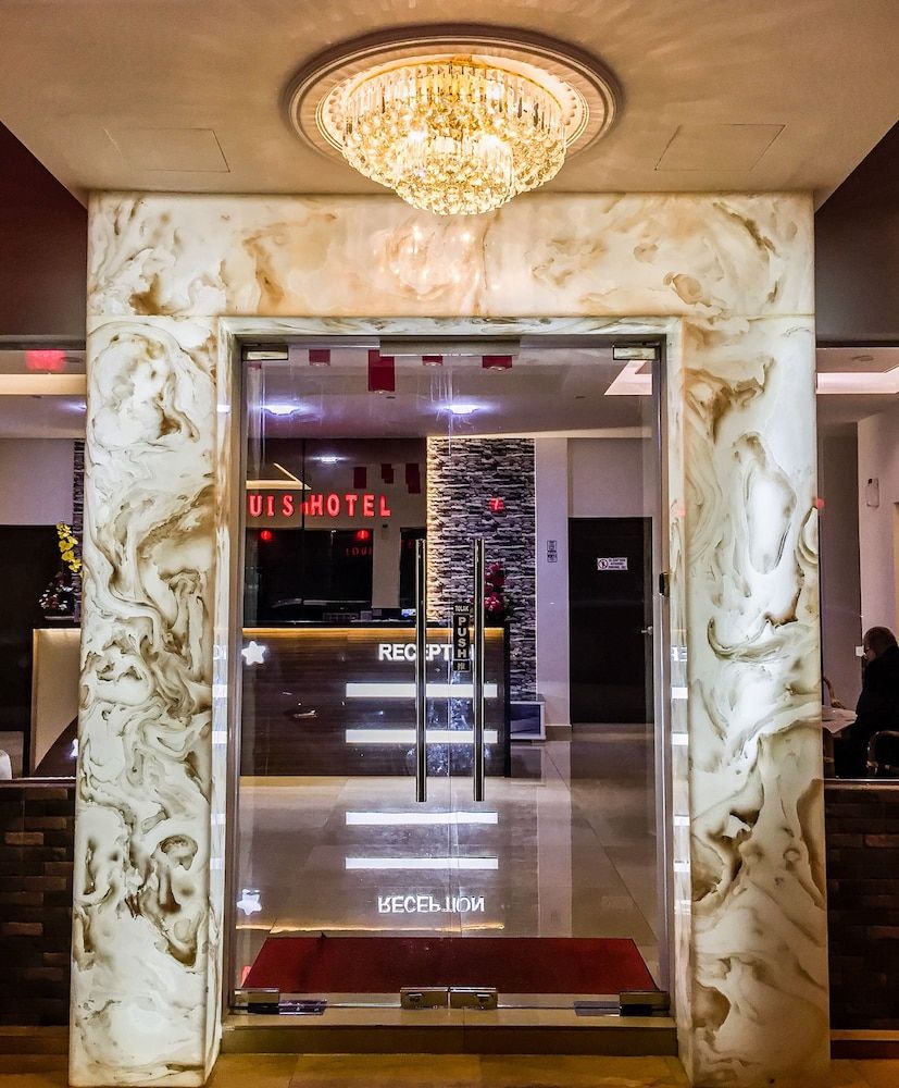 Louis Hotel 2