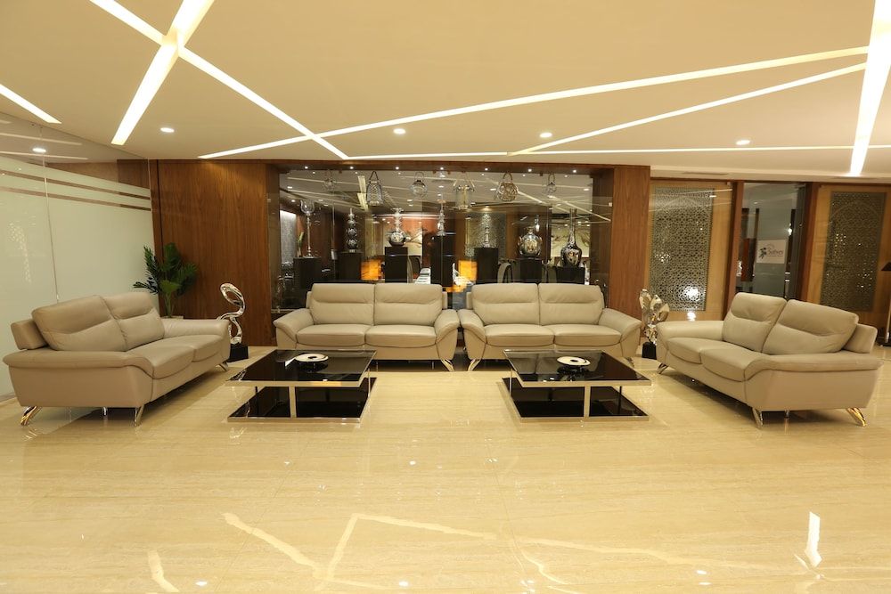 M Crown Hotel 3
